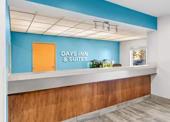 Days Inn & Suites by Wyndham Castle Rock hotel thumbnail 3