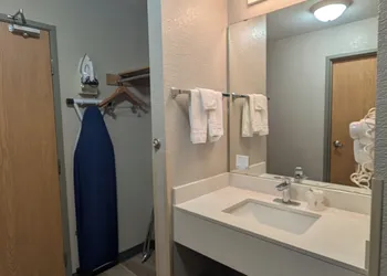 Days Inn & Suites by Wyndham Castle Rock hotel thumbnail 5