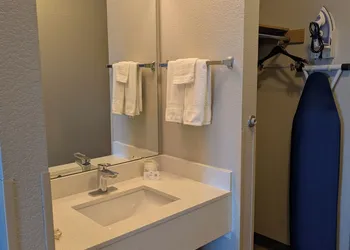 Days Inn & Suites by Wyndham Castle Rock hotel thumbnail 8