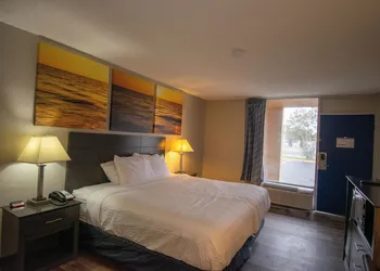 Days Inn by Wyndham Caddo Valley Arkadelphia hotel thumbnail 4