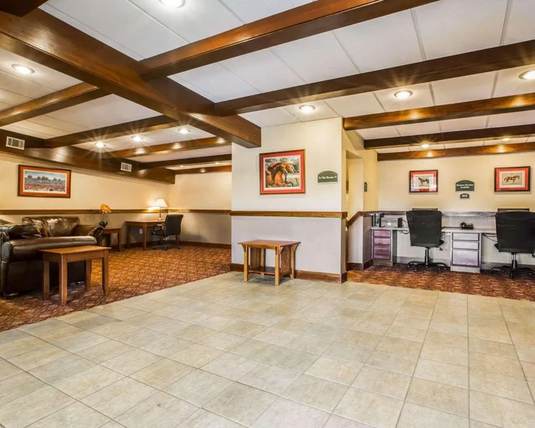 Clarion Inn & Suites at the Outlets of Lake George hotel detail image 2