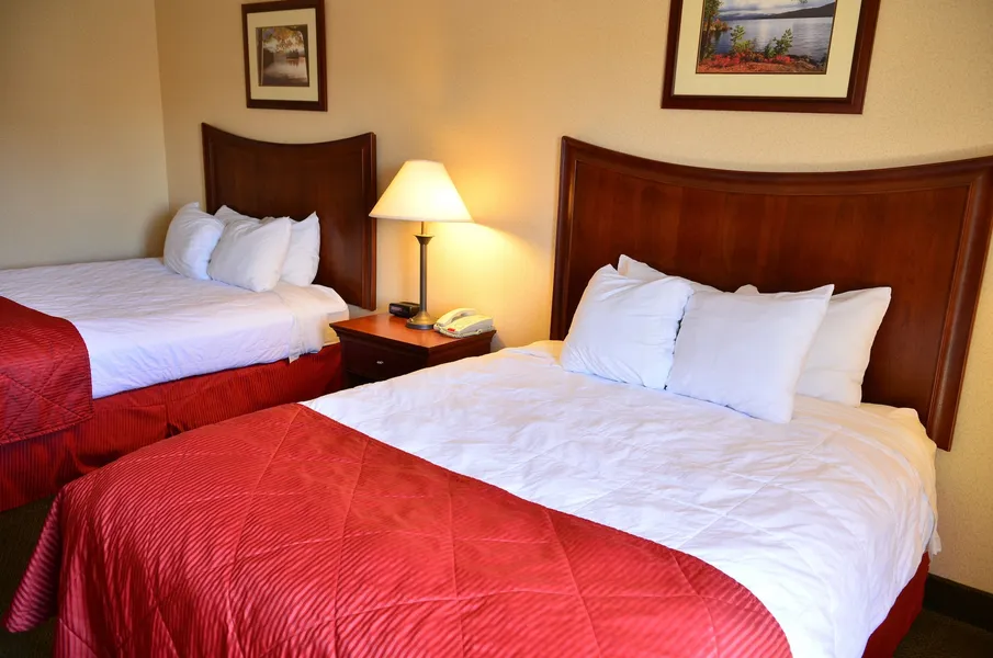 Clarion Inn & Suites at the Outlets of Lake George hotel detail image 6
