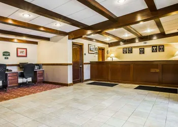 Clarion Inn & Suites at the Outlets of Lake George hotel thumbnail 4