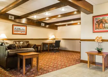 Clarion Inn & Suites at the Outlets of Lake George hotel thumbnail 5