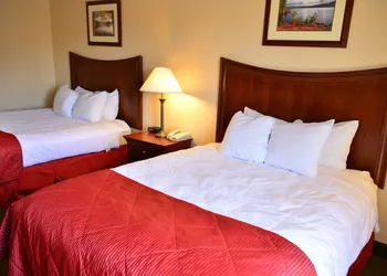 Clarion Inn & Suites at the Outlets of Lake George hotel thumbnail 6