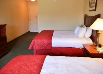 Clarion Inn & Suites at the Outlets of Lake George hotel thumbnail 7
