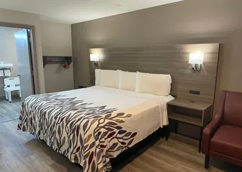 Red Roof Inn Orangeburg hotel thumbnail 6