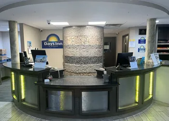 Days Inn by Wyndham Fayetteville hotel thumbnail 3