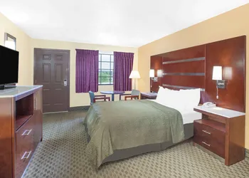 Days Inn by Wyndham Fayetteville hotel thumbnail 4