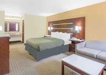 Days Inn by Wyndham Fayetteville hotel thumbnail 6