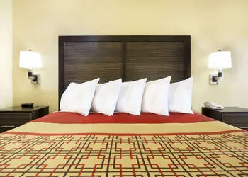 Days Inn by Wyndham Columbus-North Fort Moore hotel thumbnail 5