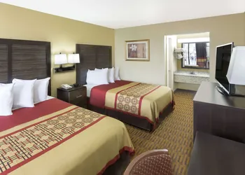 Days Inn by Wyndham Columbus-North Fort Moore hotel thumbnail 7