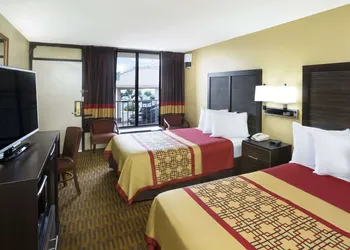 Days Inn by Wyndham Columbus-North Fort Moore hotel thumbnail 8