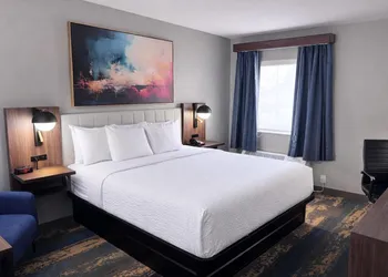 La Quinta Inn & Suites by Wyndham Miamisburg Dayton South hotel thumbnail 5