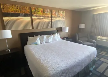 Days Inn by Wyndham Watertown hotel thumbnail 3