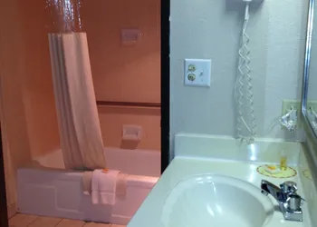 Executive Inn hotel thumbnail 2