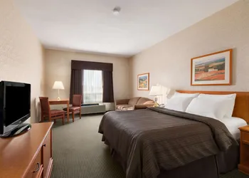 Days Inn by Wyndham Saskatoon hotel thumbnail 6