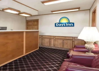 Days Inn by Wyndham Plymouth hotel thumbnail 2