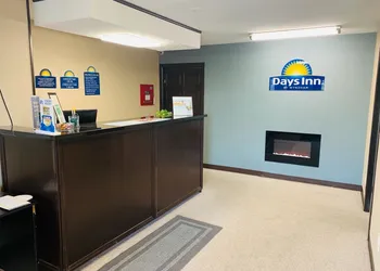 Days Inn by Wyndham Plymouth hotel thumbnail 3