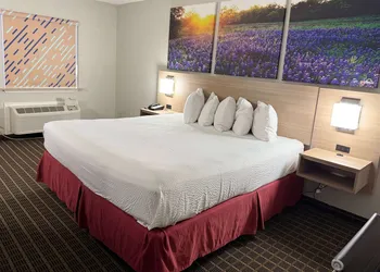 Days Inn by Wyndham San Antonio Morgan's Wonderland / IH-35 N hotel thumbnail 5
