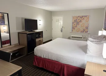 Days Inn by Wyndham San Antonio Morgan's Wonderland / IH-35 N hotel thumbnail 7