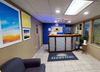 Days Inn by Wyndham Monett hotel thumbnail 3