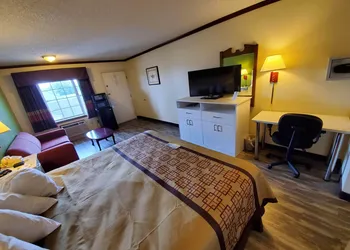 Days Inn by Wyndham Monett hotel thumbnail 5