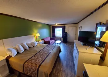 Days Inn by Wyndham Monett hotel thumbnail 6