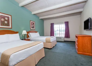 Days Inn & Suites by Wyndham Lexington hotel thumbnail 3