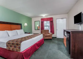 Days Inn & Suites by Wyndham Lexington hotel thumbnail 4