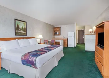 Days Inn & Suites by Wyndham Lexington hotel thumbnail 6