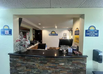 Days Inn by Wyndham Fort Dodge hotel thumbnail 2