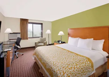 Days Inn by Wyndham Fort Dodge hotel thumbnail 5
