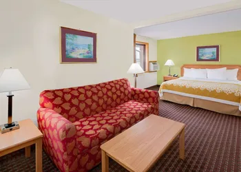 Days Inn by Wyndham Fort Dodge hotel thumbnail 8