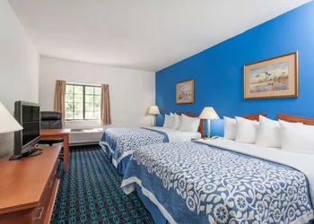 Days Inn & Suites by Wyndham Cambridge hotel thumbnail 3