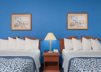 Days Inn & Suites by Wyndham Cambridge hotel thumbnail 5