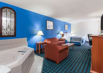 Days Inn & Suites by Wyndham Cambridge hotel thumbnail 6