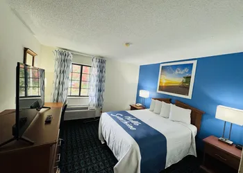 Days Inn & Suites by Wyndham Cambridge hotel thumbnail 8