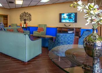 Days Inn by Wyndham Clinton hotel thumbnail 4