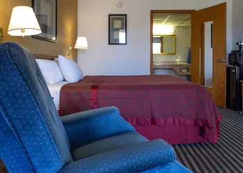 Days Inn by Wyndham Clinton hotel thumbnail 6