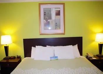 Days Hotel & Conference Center by Wyndham Danville hotel thumbnail 7