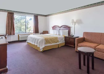 Days Inn by Wyndham Evanston WY hotel thumbnail 4