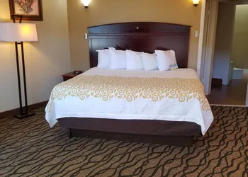 Days Inn by Wyndham Leesville hotel thumbnail 8