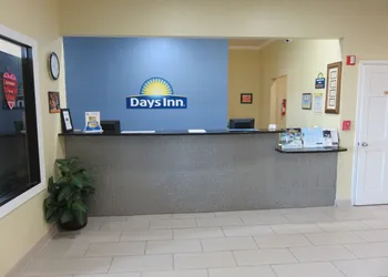 Days Inn by Wyndham Near Seaworld San Antonio hotel thumbnail 2