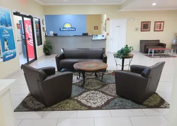 Days Inn by Wyndham Near Seaworld San Antonio hotel thumbnail 3