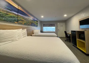 Days Inn by Wyndham Near Seaworld San Antonio hotel thumbnail 7