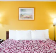Days Inn by Wyndham Camilla hotel detail image 4