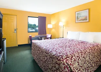 Days Inn by Wyndham Camilla hotel thumbnail 5