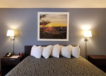 Days Inn by Wyndham Camilla hotel thumbnail 7