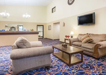 Days Inn by Wyndham Alma hotel thumbnail 3